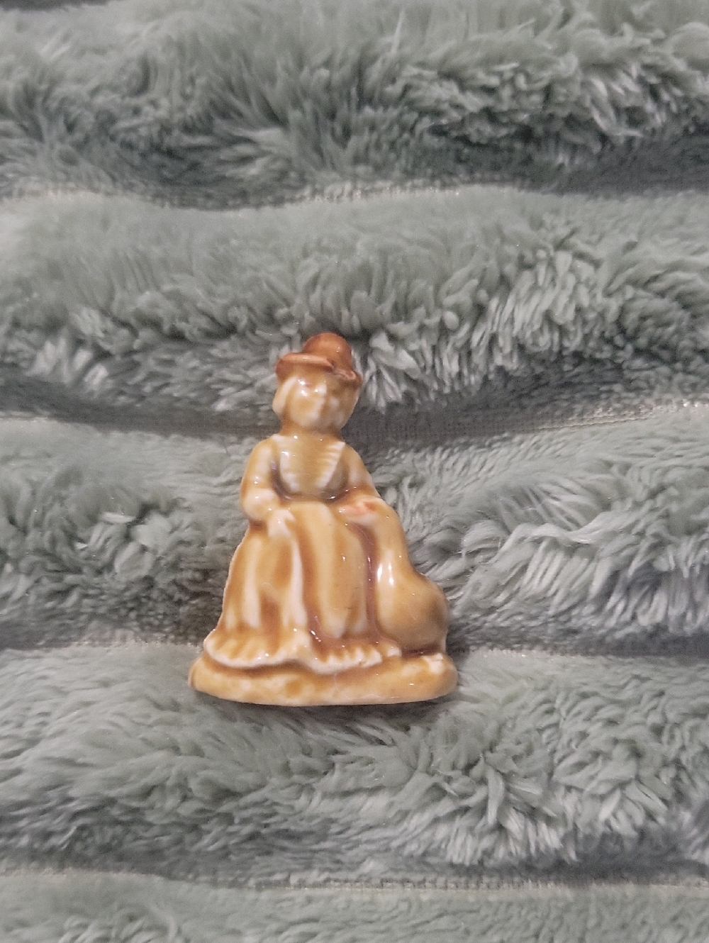 Vintage Ceramic Figurine - Sitting Woman in Tan